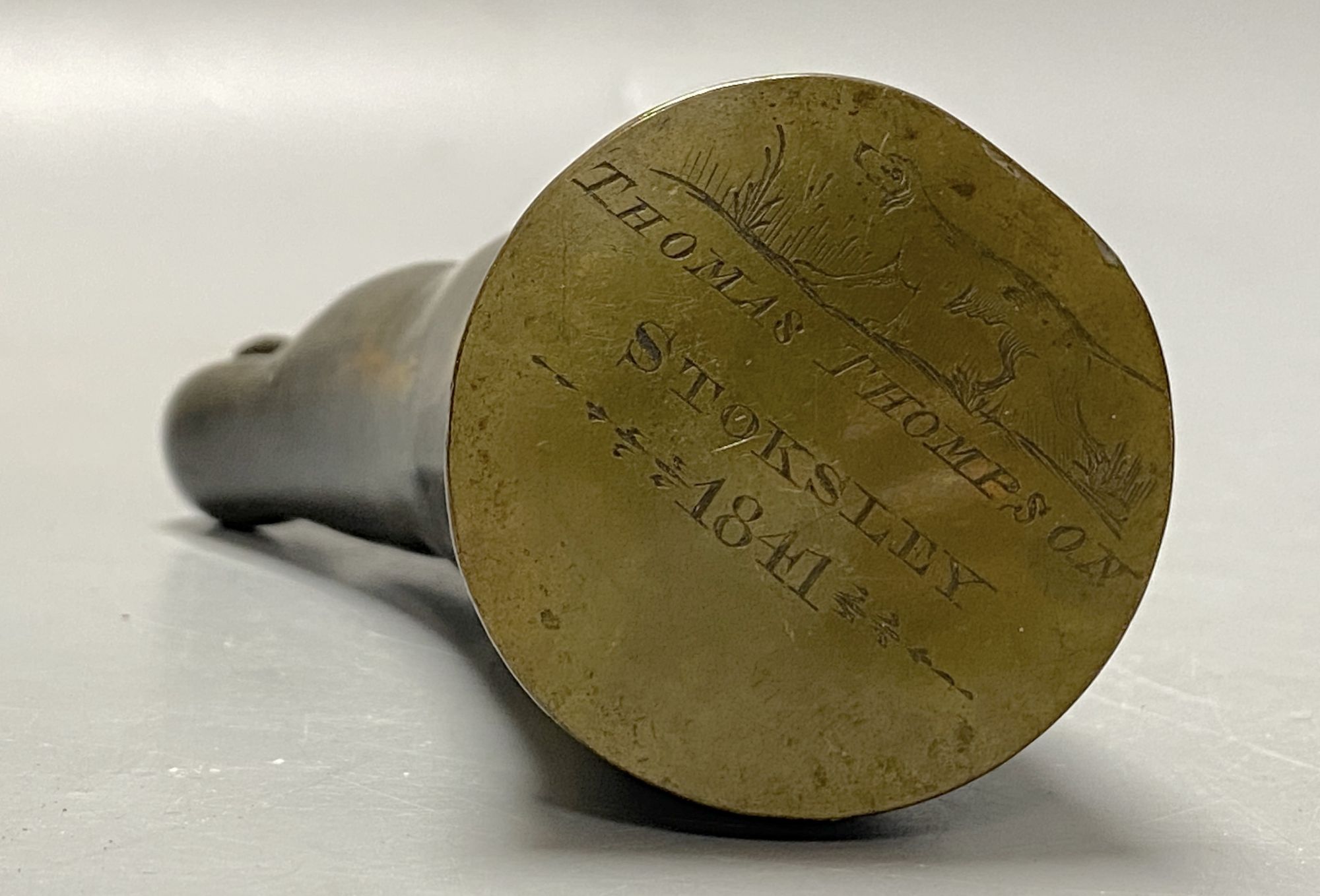 A Victorian Yorkshire horn snuff mull, the brass cover engraved THOMAS THOMPSON, STOKSLEY 1841